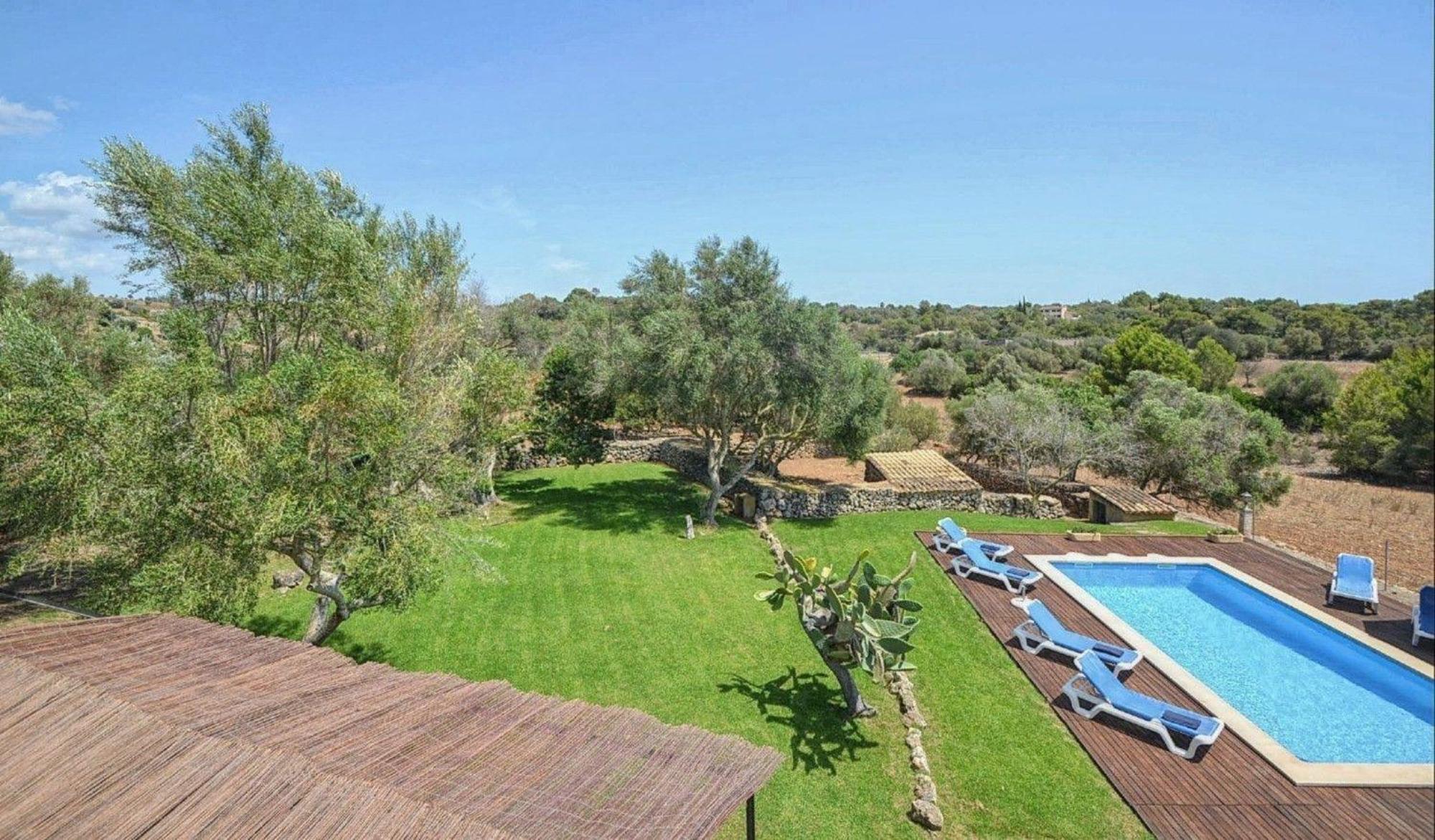 Gemuetlich Eingerichtetes Mit Pool In Der Naehe Von Porto Cristo